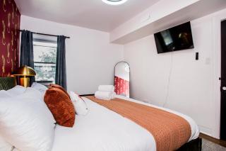 King Bed,United Center, Dogs Welcome,Walk to Train - 6