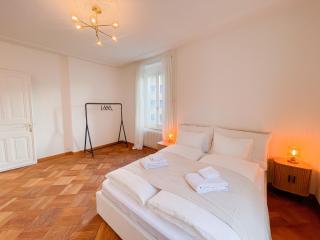 West Center 4 Bed Free Parking WiFi - 3