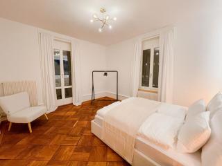 West Center 4 Bed Free Parking WiFi - 1