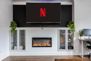 King Bed l Games l Near United Center & Walk to Train l Dedicated Workspace l Fireplace - 8