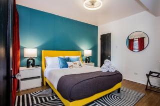 King Bed l Games l Near United Center & Walk to Train l Dedicated Workspace l Fireplace - 9