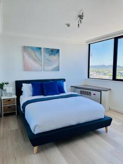 Quay to the city! Spacious, stylish, central - 0