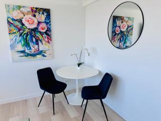 Quay to the city! Spacious, stylish, central - 6