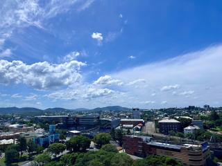 Quay to the city! Spacious, stylish, central - 1