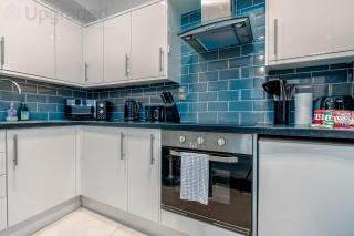 City Centre Retreat with Private Entrance - 8