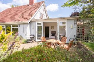 Modern 4BR Retreat Near the Coast - 9