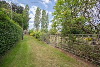 Modern 4BR Retreat Near the Coast - 5