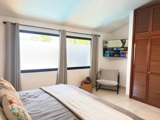 Stunning Ajijic Lake Chapala 2 Bdrm Retreat -Bikes - Gym - Pickleball Court - 3