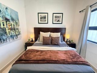 Modern Central 1 Bedroom Guesthouse -Bikes - Huge Patio - Gym - Pickleball Court - 8