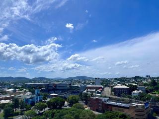 Quay to the city! Spacious, stylish, central - 8