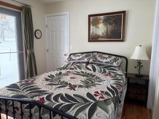 Tudor House Bed and Breakfast - 9