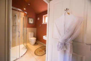 Beautiful river fronted house with private hot tub - 7