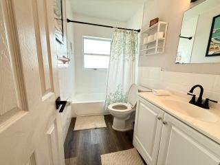 Pinellas Apartment near beach and shopping plazas - 7