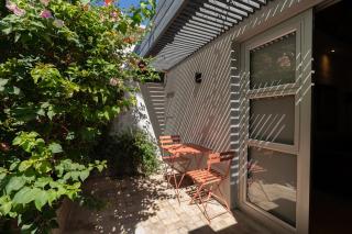 Bohemian Private Flat, Aircon, Secure Parking - 8