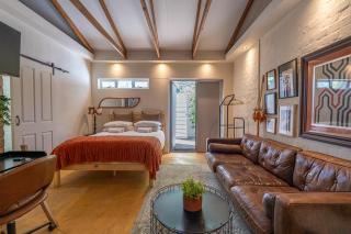 Bohemian Private Flat, Aircon, Secure Parking - 0