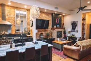 Luxe Main St Loft with Rooftop Lounge and Balcony - 5