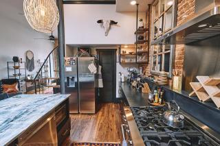 Luxe Main St Loft with Rooftop Lounge and Balcony - 4