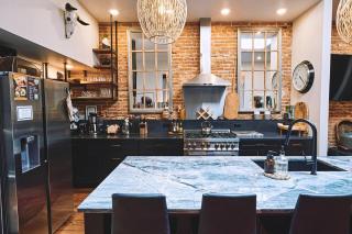 Luxe Main St Loft with Rooftop Lounge and Balcony - 3