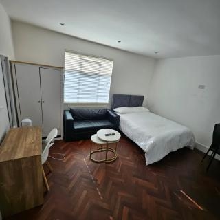 Nice and Cosy Studio Flat - 2