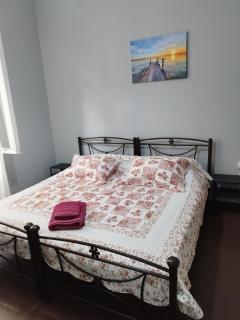 comfortable room and shared kitchen and bathroom - 0