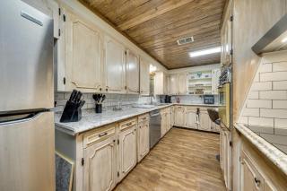 Hunt, Fish and Birdwatch Peaceful Lockesburg Escape - 9