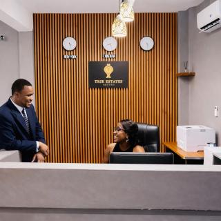 Tris Estates Hotel & Suites - 7