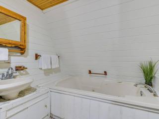 Five Acre Waterfront Retreat - 4