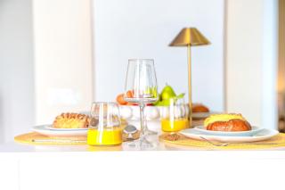 Magical CN Tower & Lake Views! 2BR 2BA Oasis! - 9