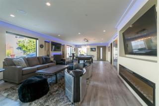 High End Luxury Near The Bay & Beach home - 9