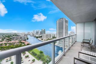 Sunny Bayview Apt with Balcony and Beach Access 2BR - 3