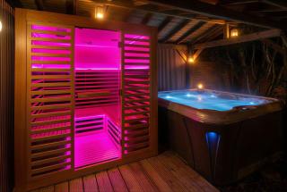 Modern Detached Home with Hot Tub & Infrared Sauna - 0