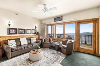 Panoramic Lake Views King Suites, Kitchen, Whirlpool Soaking Tubs and Hot Tub - 7