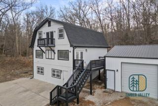 5BR Lakefront Home w/ Private Dock & Hot Tub - 8
