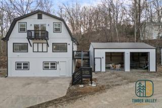5BR Lakefront Home w/ Private Dock & Hot Tub - 2