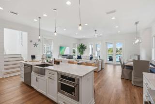NEW Family Luxury Sea Peace 4 Bikes Lakefront - 2