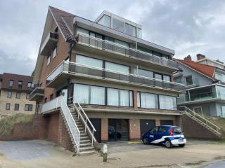 Seaside Apartment by the Zeedijk Promenade - 5