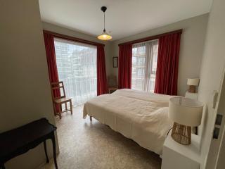 Seaside Apartment by the Zeedijk Promenade - 4