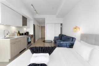 Chic Studio with Balcony & Skyline Views - Sleeps 4 - 3