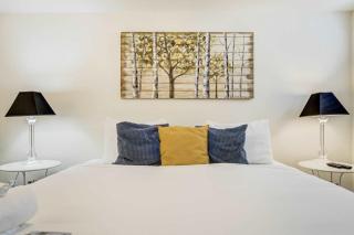 Modern 3BR Retreat Near Garden of Gods Sleeps 7 - 1