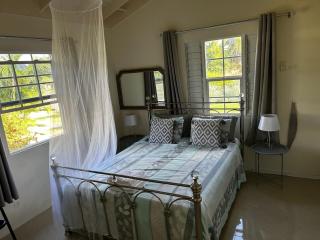 Chatéau Noir Drax Hall Country Club Gated Complex - Steer Town - 5