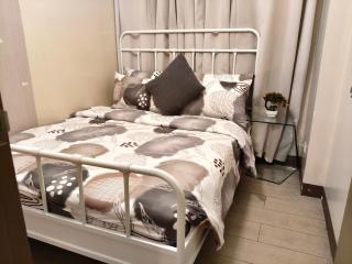 Junior 1 bedroom Across Terminal 3 Airport - 8