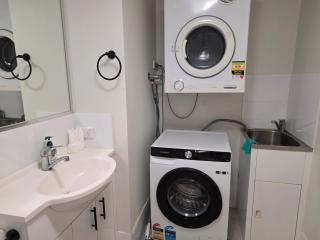 Modern 2BR Mango Hill Stay Close to Shops & Rail - 4