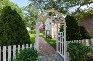 The Edgartown Escape - 0