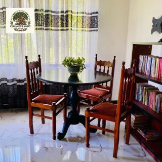 Cinnamon canopy stay - 1