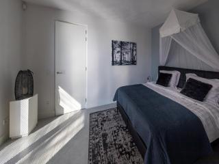 Wellness Villa with Private Hot Tub - 8