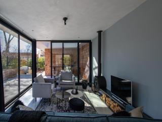 Wellness Villa with Private Hot Tub - 9