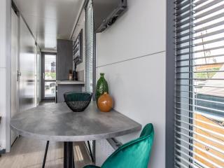 Water Lodge Kamperland with Scenic Terraces - 7