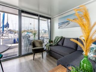 Water Lodge Kamperland with Scenic Terraces - 1