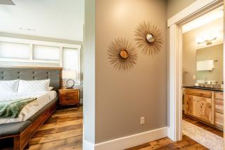 Elegant Creekside Golf Retreat Clubhouse and Pool - 4