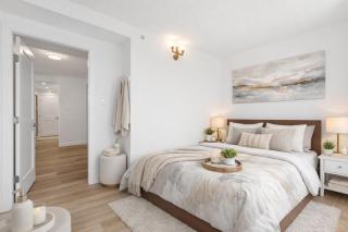 Designer 2BR Stay Steps from Rogers Arena - 4